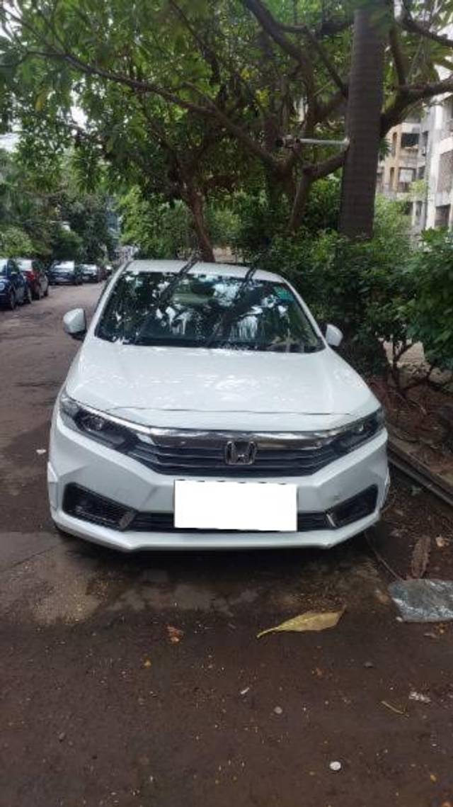 https://images10.gaadi.com/usedcar_image/4571521/original/processed_834ff230-eef2-4525-bf35-45a038260363.jpg?imwidth=6400