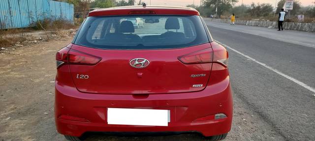 https://images10.gaadi.com/usedcar_image/4571526/original/processed_0908031549ccff397a2e37eb4b4e021d.jpg?imwidth=6402