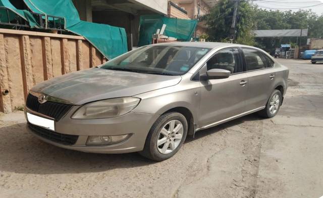 https://images10.gaadi.com/usedcar_image/4571532/original/8355840b-c308-45ee-b6f4-54abb6308ac5.jpg?imwidth=6400