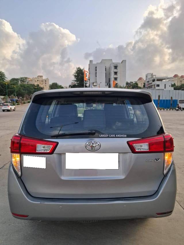 https://images10.gaadi.com/usedcar_image/4571554/original/processed_589d0c393d95aaa82e0cb51df1a24c58.jpg?imwidth=6402