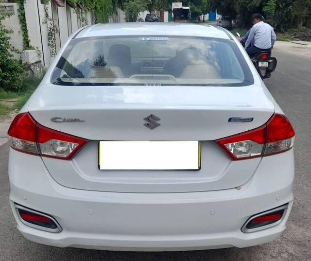 https://images10.gaadi.com/usedcar_image/4571569/original/processed_427d0dc75405d1bf21e600e32f43b90f.jpg?imwidth=6402