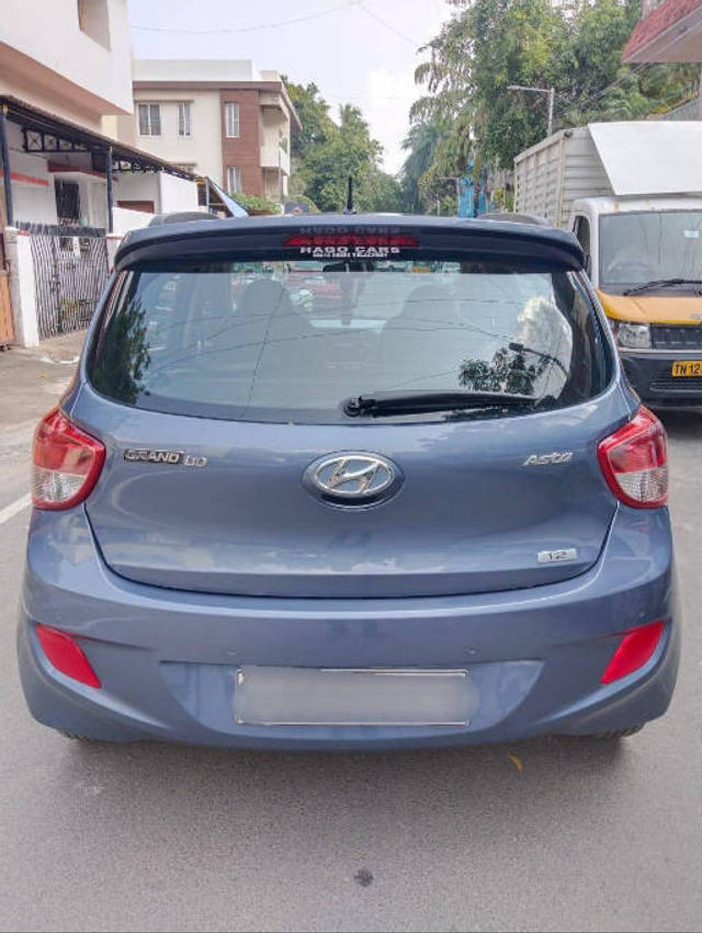 https://images10.gaadi.com/usedcar_image/4571572/original/processed_a402bdf7ca4073289c298fae57ec0c78.png?imwidth=6402
