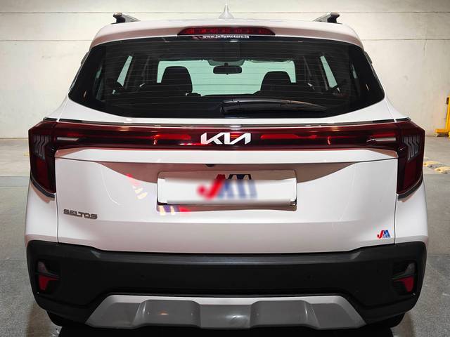 https://images10.gaadi.com/usedcar_image/4571588/original/processed_99462ebea8ff388015c2ed30d2826c7b.jpg?imwidth=6402