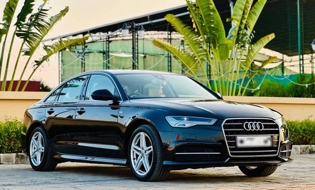 https://images10.gaadi.com/usedcar_image/4571625/original/processed_17f0e4fdd9d581e6ed40997aa3667f7c.jpg?imwidth=6400