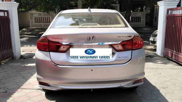https://images10.gaadi.com/usedcar_image/4571628/original/processed_29c5f075eda75b8c0efc4b7c86d9b063.jpg?imwidth=6401
