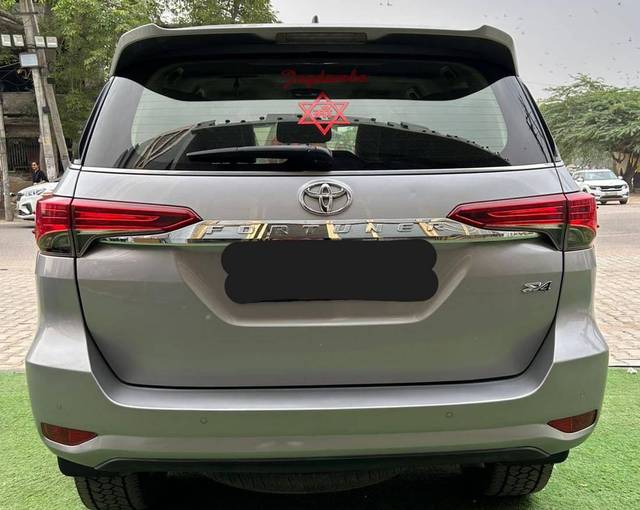 https://images10.gaadi.com/usedcar_image/4571631/original/processed_b88153f4594491bb93727c7d7b4e0115.jpg?imwidth=6401