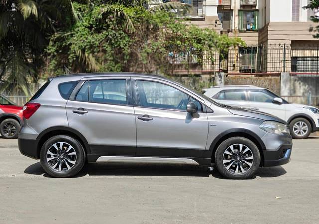 https://images10.gaadi.com/usedcar_image/4571634/original/processed_9dcdf9df3d2e2b470364f809597f36fc.jpg?imwidth=6401