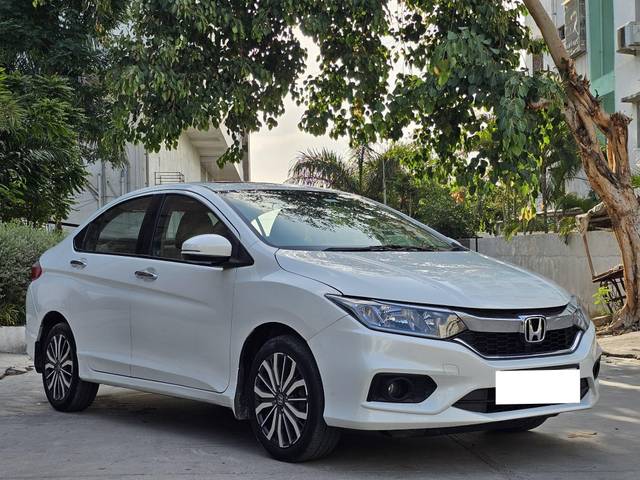 https://images10.gaadi.com/usedcar_image/4571644/original/processed_2aec7e214ca509bc95800ac799232eb7.jpg?imwidth=6400