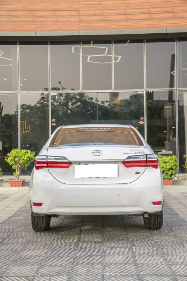 https://images10.gaadi.com/usedcar_image/4571653/original/processed_e568510d123e91b76584ef80fde9d1bd.jpg?imwidth=6401