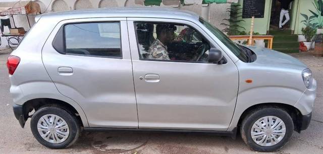 https://images10.gaadi.com/usedcar_image/4571655/original/processed_854f2279b86bf3f5cc2f81e38facb6b8.jpg?imwidth=6401