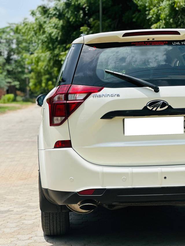 https://images10.gaadi.com/usedcar_image/4571657/original/processed_4471550a5aab5d4019a96f3e2513476d.jpg?imwidth=6402