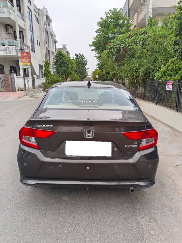 https://images10.gaadi.com/usedcar_image/4571659/original/processed_3631ea285b92a1e17a8851fa3f4e5072.jpg?imwidth=6401