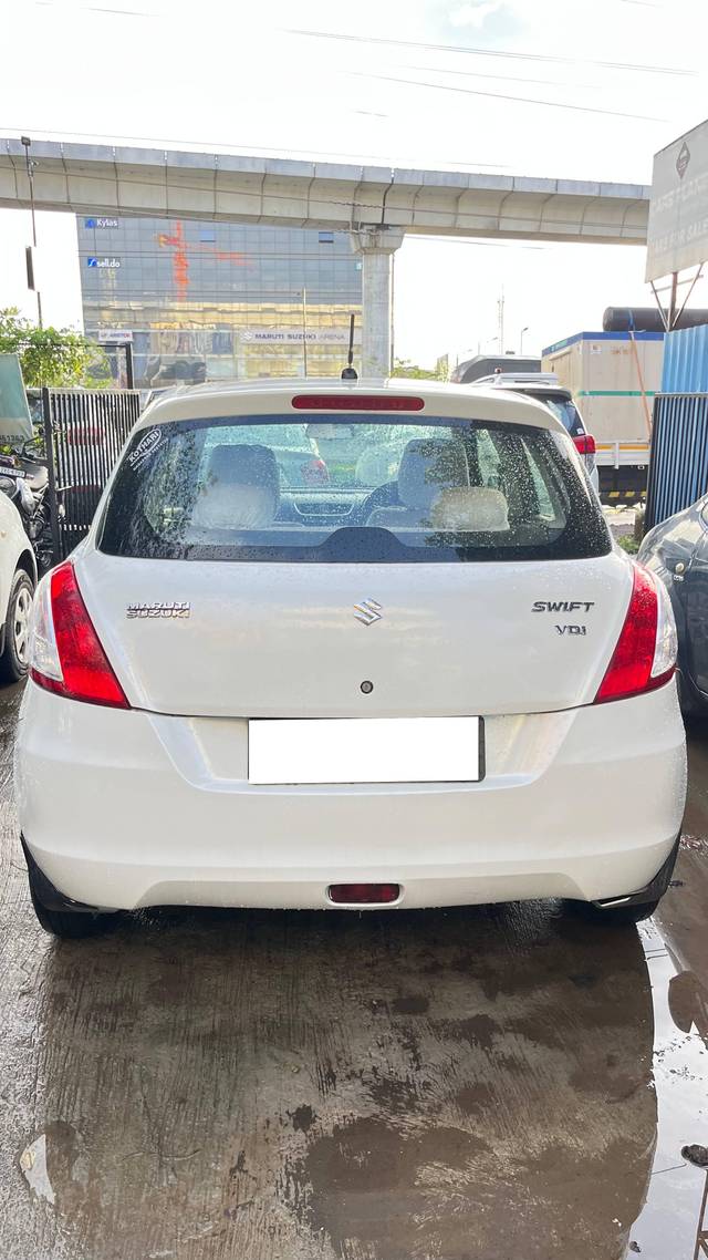 https://images10.gaadi.com/usedcar_image/4571667/original/processed_6c88f34b-c359-4d5d-bbee-df79d1933d8a.jpg?imwidth=6401