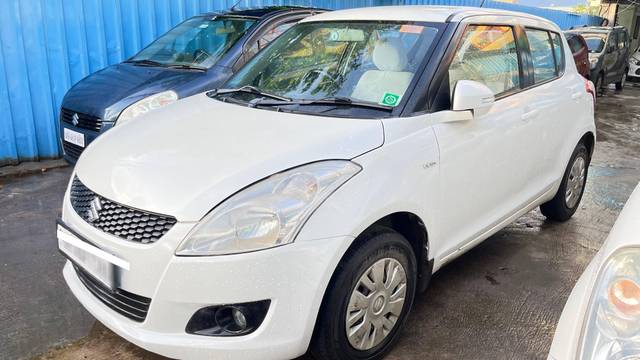https://images10.gaadi.com/usedcar_image/4571667/original/processed_ee94e3fc-fe69-4409-ab58-5c63133a8605.jpg?imwidth=6402