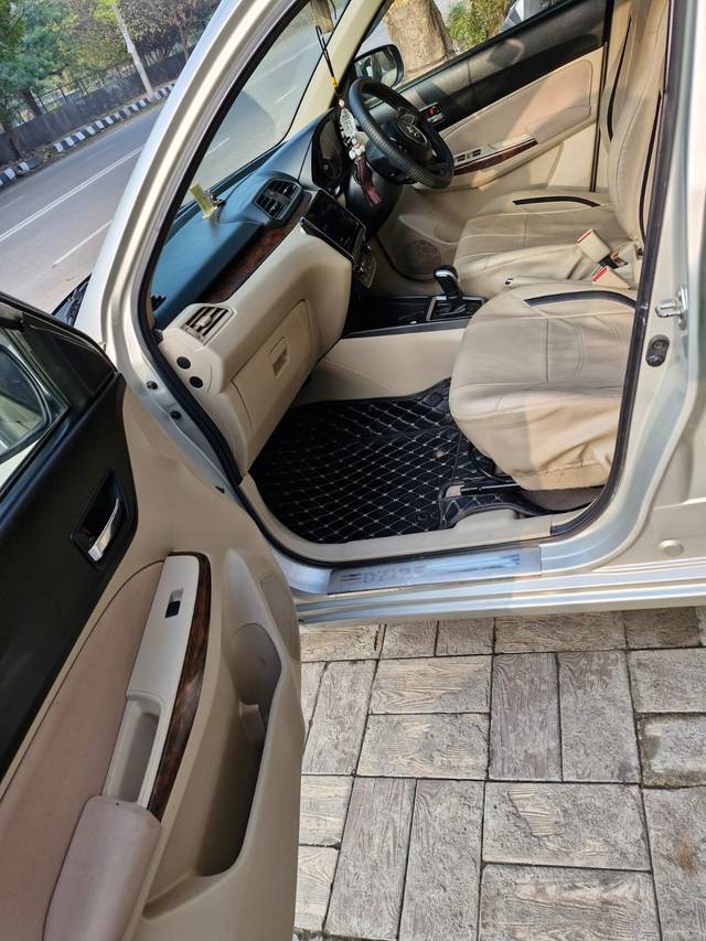 https://images10.gaadi.com/usedcar_image/4571679/original/52e51bd2b3b77ca0c56edf2bd211eb5d.jpg?imwidth=6402