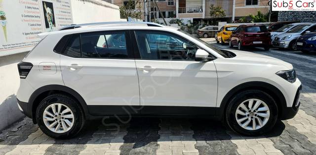 https://images10.gaadi.com/usedcar_image/4571717/original/processed_16756b4902a36e0e94544df52b9533c3.jpg?imwidth=6401