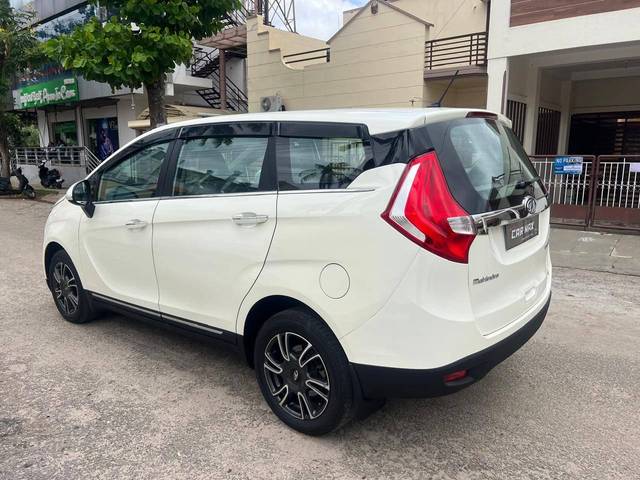 https://images10.gaadi.com/usedcar_image/4571721/original/processed_fe8ec94372e87567277440919c166b92.jpg?imwidth=6402