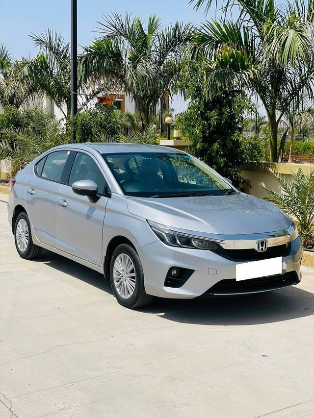 https://images10.gaadi.com/usedcar_image/4571727/original/processed_f7855a92f52c45e68bb043665cd7d610.jpg?imwidth=6400