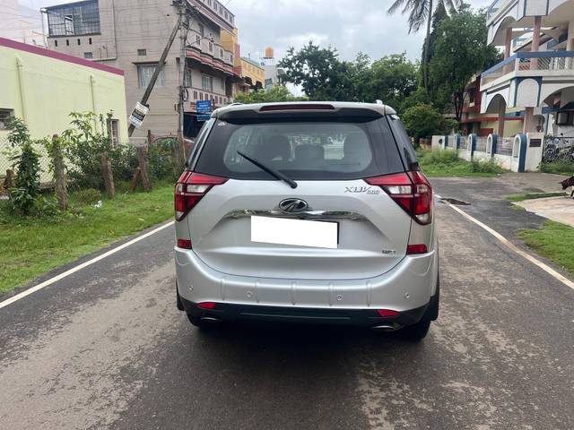 https://images10.gaadi.com/usedcar_image/4571737/original/processed_f3e0af361d4e9219d09e4d3e1422518a.jpg?imwidth=6401