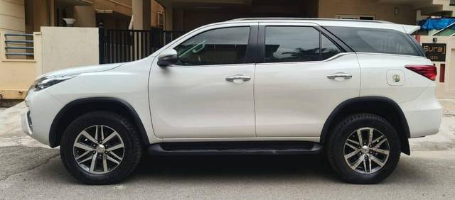 https://images10.gaadi.com/usedcar_image/4571741/original/processed_211eae69d064e76f4d3648afc7cc1b8f.jpg?imwidth=6402