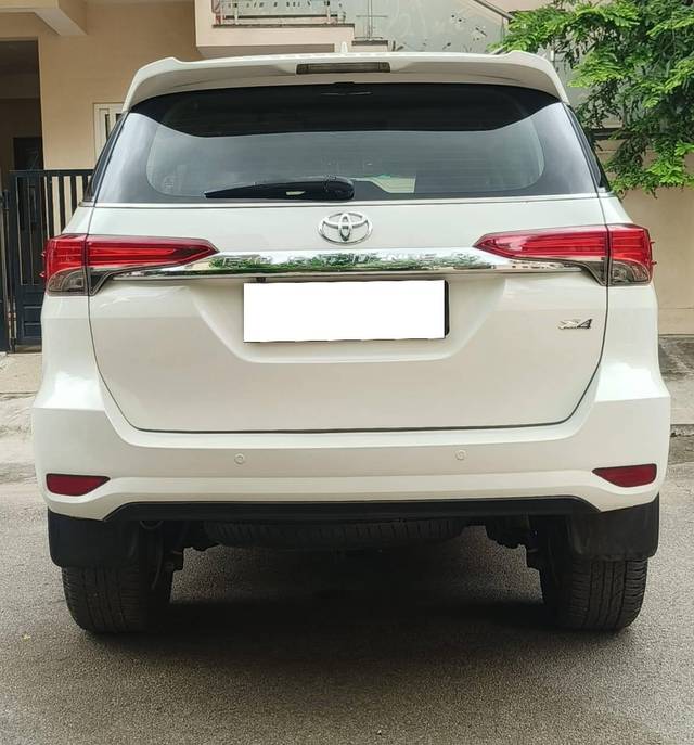 https://images10.gaadi.com/usedcar_image/4571741/original/processed_b374857598de2236b9b7aaac4f385240.jpg?imwidth=6401