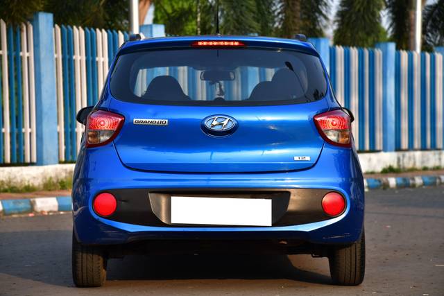 https://images10.gaadi.com/usedcar_image/4571748/original/processed_df9926cc9f868e6d62cd87dd50b1963b.jpg?imwidth=6402