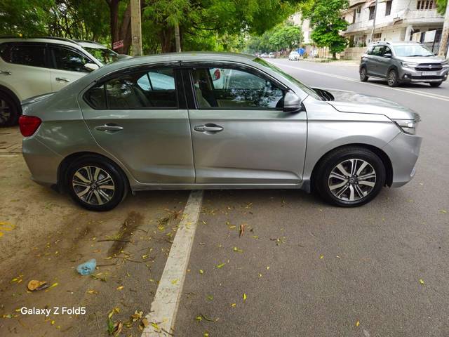 https://images10.gaadi.com/usedcar_image/4571749/original/processed_55be95aa46edf7c1e88a98f86994cc9b.jpeg?imwidth=6401