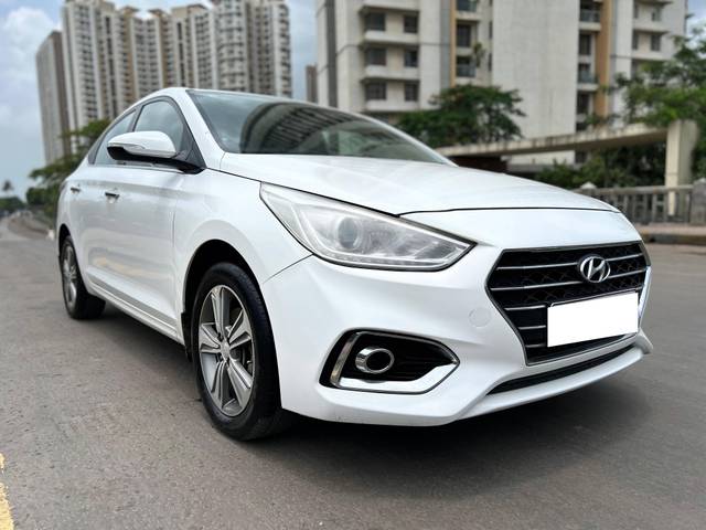 https://images10.gaadi.com/usedcar_image/4571756/original/processed_0e84eb1ce1408e9913d6b099efede745.jpg?imwidth=6400