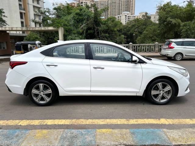 https://images10.gaadi.com/usedcar_image/4571756/original/processed_ab647e3ac2e2e2dffc985c5f0420d860.jpg?imwidth=6401