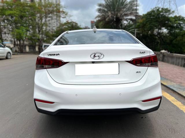 https://images10.gaadi.com/usedcar_image/4571756/original/processed_cd894fb236a39ffa6102e807ed8fbed4.jpg?imwidth=6402