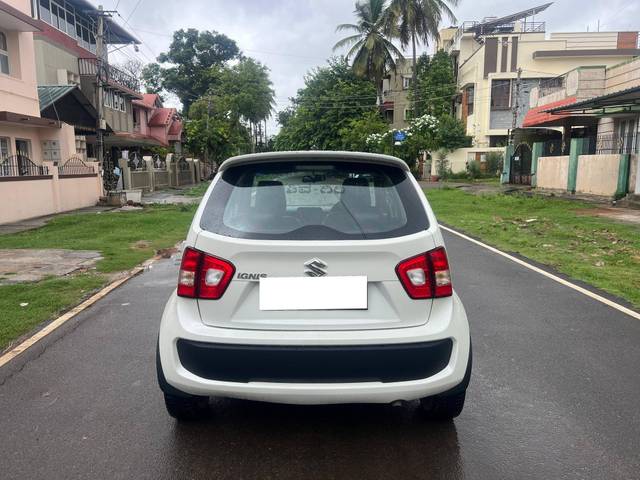 https://images10.gaadi.com/usedcar_image/4571758/original/processed_b1d03a6d192d40870f41370b26316d11.jpg?imwidth=6402