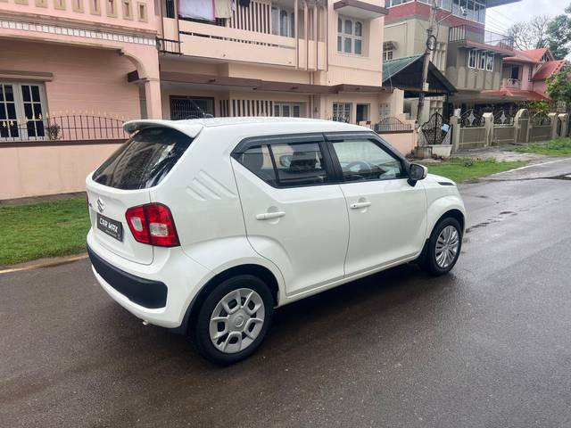 https://images10.gaadi.com/usedcar_image/4571758/original/processed_b9a10ea9ea2874e16c007006cf65ac2c.jpg?imwidth=6401