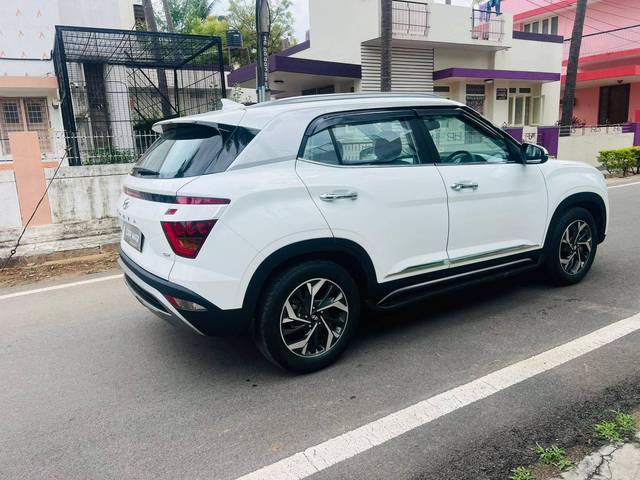 https://images10.gaadi.com/usedcar_image/4571762/original/processed_4d963e2d81ace18bbb98b8db579d778e.jpg?imwidth=6401