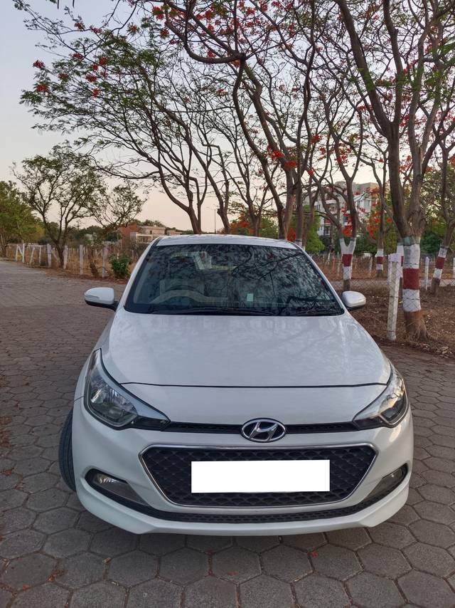 https://images10.gaadi.com/usedcar_image/4571764/original/processed_c9fe8d0dda09f1ac8ab3e8ed74db31e6.jpeg?imwidth=6401