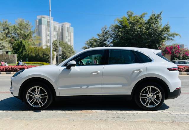 https://images10.gaadi.com/usedcar_image/4571767/original/b6076aa1eea6eec908a3b17343f416e2.jpg?imwidth=6402