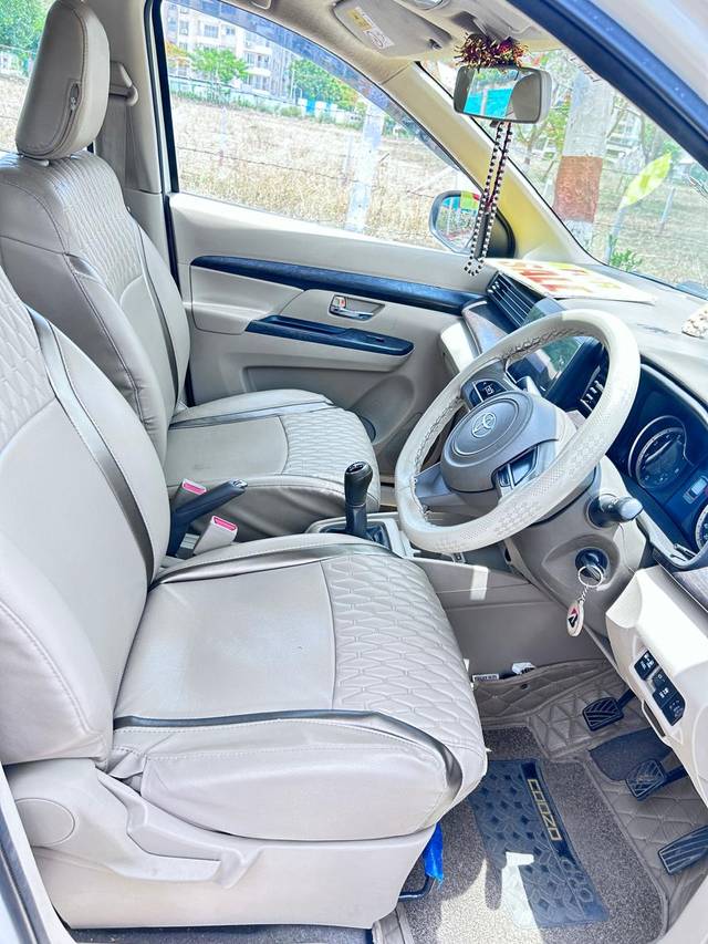 https://images10.gaadi.com/usedcar_image/4571776/original/2491139ec89dbb28dba358baba87de6a.jpeg?imwidth=6402