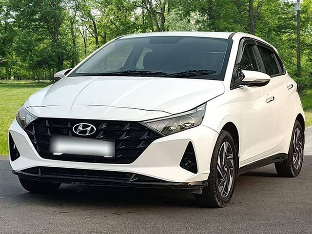 https://images10.gaadi.com/usedcar_image/4571797/original/processed_4c8003b8-b6aa-427e-8e77-ac5306a918e9.jpg?imwidth=6402
