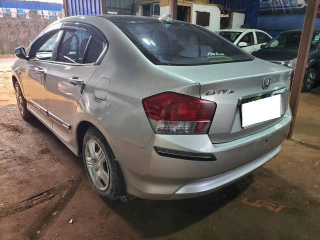 https://images10.gaadi.com/usedcar_image/4571815/original/processed_4befa996783b4fbb4f7282a0dab6b1e1.jpg?imwidth=6402