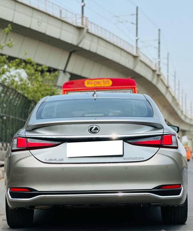 https://images10.gaadi.com/usedcar_image/4571819/original/processed_57c342526c22d99d3f0a407b095b6178.jpg?imwidth=6401