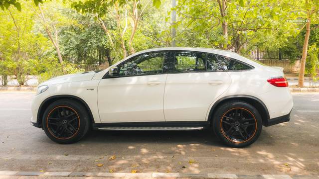 https://images10.gaadi.com/usedcar_image/4571825/original/processed_a34e410439de3ef6fe5af584535338c2.jpg?imwidth=6402