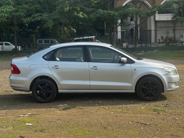 https://images10.gaadi.com/usedcar_image/4571858/original/339292e9119df70506b2331a17a3b8a4.jpg?imwidth=6401