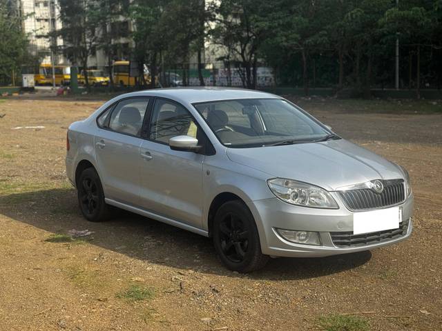 https://images10.gaadi.com/usedcar_image/4571858/original/processed_6e391a3131e0bf1c85d573925fe0e255.jpg?imwidth=6400