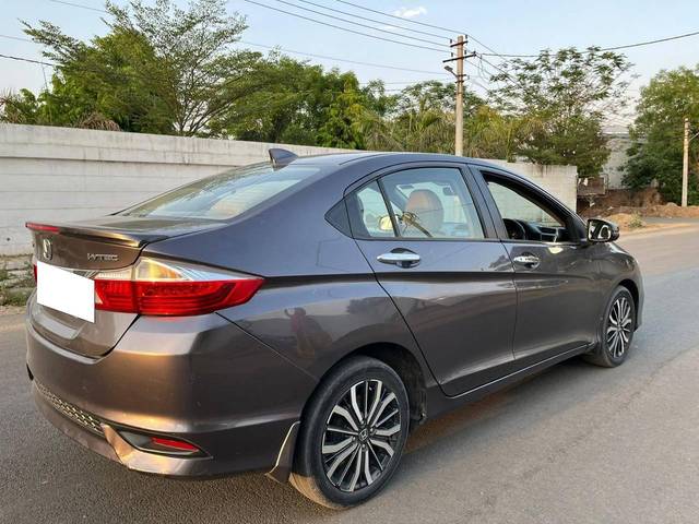 https://images10.gaadi.com/usedcar_image/4571874/original/processed_2eddb543567b2e6af11fb0a15544e052.jpg?imwidth=6401