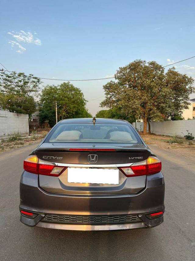 https://images10.gaadi.com/usedcar_image/4571874/original/processed_9d0dfa0f86ecabce120b457516404a0b.jpg?imwidth=6402