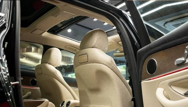 https://images10.gaadi.com/usedcar_image/4571881/original/cdfe451a161d52a7e2575bbd77e33e7a.jpg?imwidth=6402