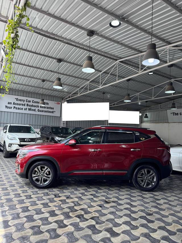 https://images10.gaadi.com/usedcar_image/4571882/original/processed_2e9fa522c1001d4ba363c3d3444555a5.jpg?imwidth=6402