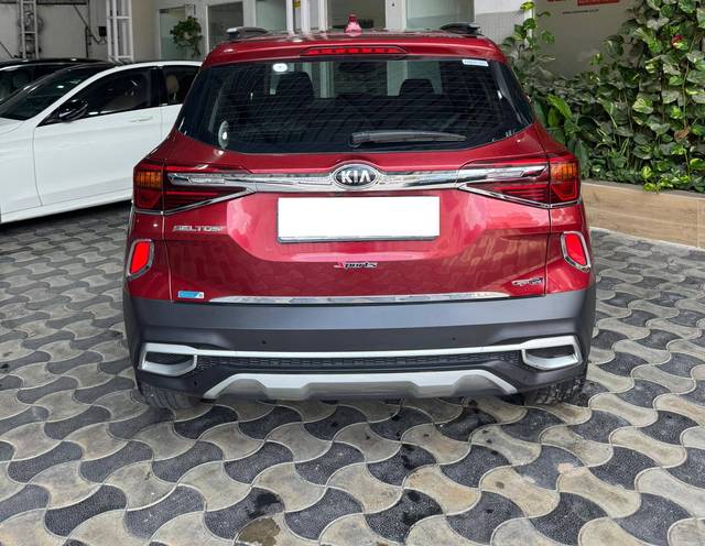 https://images10.gaadi.com/usedcar_image/4571882/original/processed_9fa47b23ab31ef121f349740c0df5d3d.jpg?imwidth=6401
