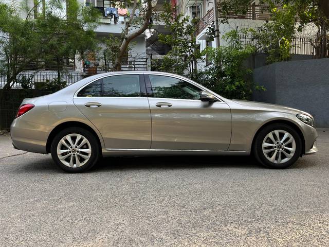https://images10.gaadi.com/usedcar_image/4571889/original/becffb319a94f3eb2e3837d3ef9a0f7f.jpg?imwidth=6401