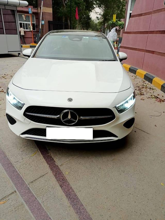 https://images10.gaadi.com/usedcar_image/4571894/original/processed_41a38b1a2e84d1a15f9b8b3e47dab396.jpg?imwidth=6402