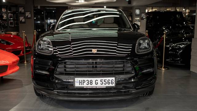 https://images10.gaadi.com/usedcar_image/4571906/original/457e667e12cb8a2e8297dd0819965473.jpg?imwidth=6402